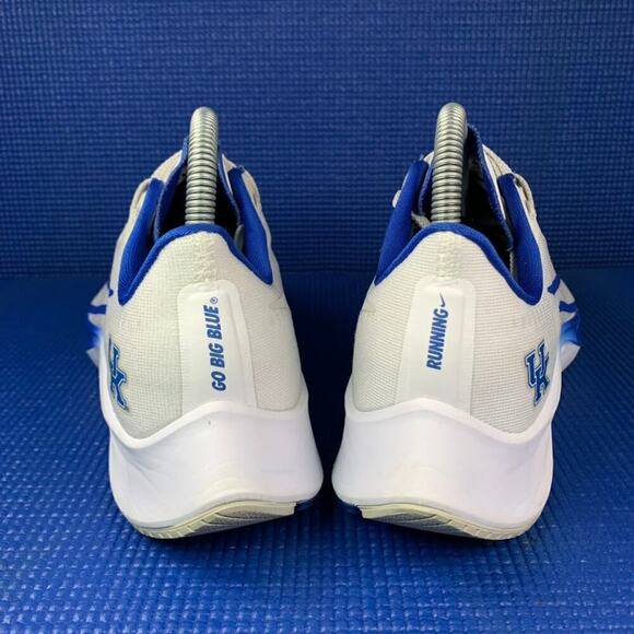 NIKE ZOOM PEGASUS 37 KENTUCKY WILDCATS Men`s Size 7 White Blue Shoes C75382-100